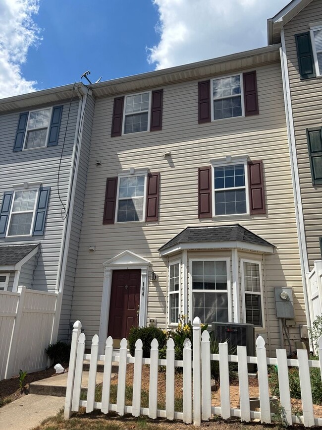 Building Photo - 3011 Barrymore St