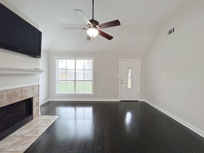 Building Photo - 3 Bedroom House in High Point Subdivision