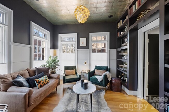 Foto del edificio - 1124 Dilworth Crescent Row