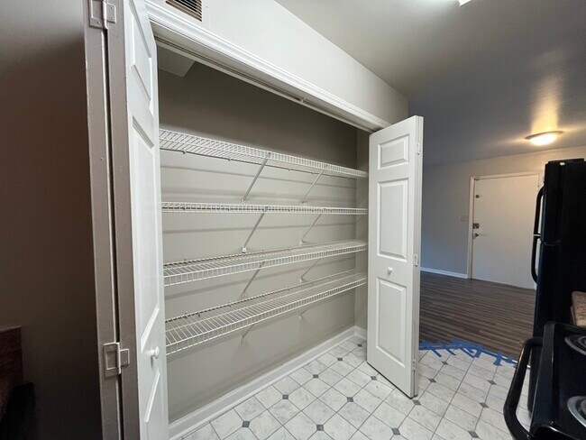 Foto del edificio - 2728 N O.Henry Blvd