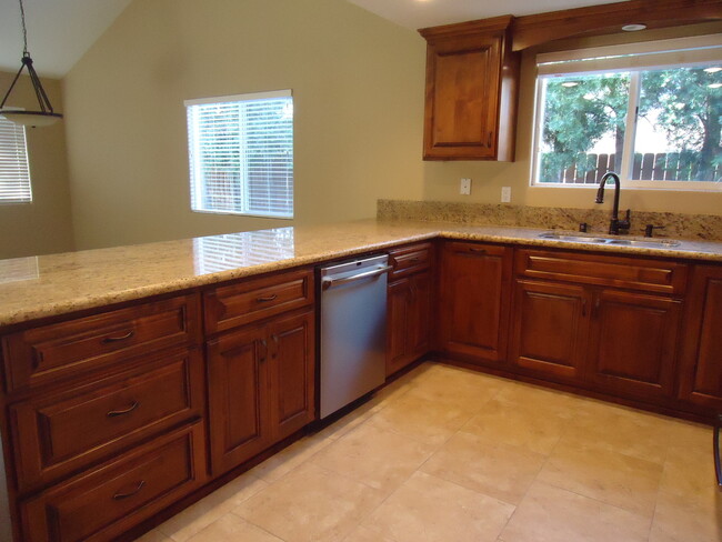 Building Photo - GORGEOUS HOME 3 BR, 2 BA, 3 CAR GARAGE & R...