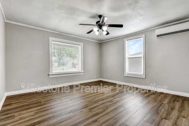 Foto del edificio - 326 W Sears St