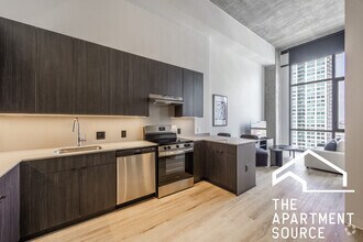 Building Photo - 633 S LaSalle St