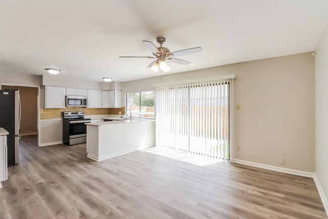 Building Photo - 15411 Empanada Dr
