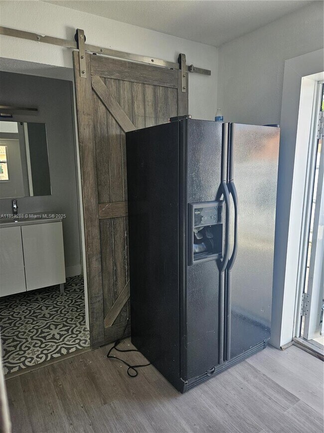 Foto del edificio - 4970 NW 182nd St