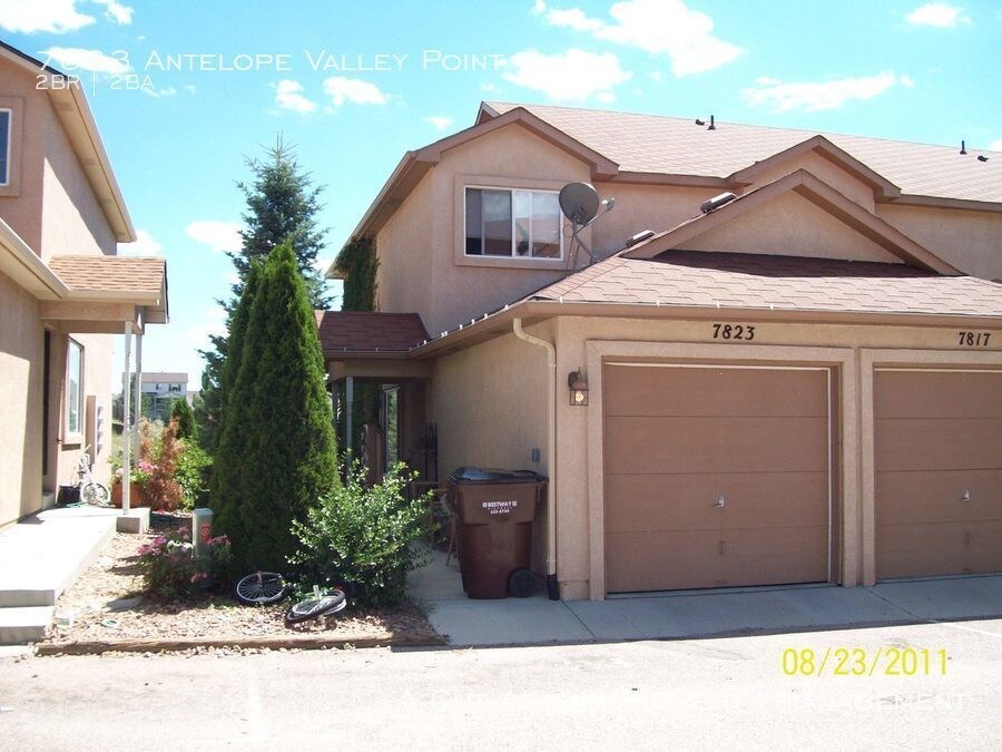 2 Story 2 Bedroom Townhouse off Austin Bluffs House Rental in