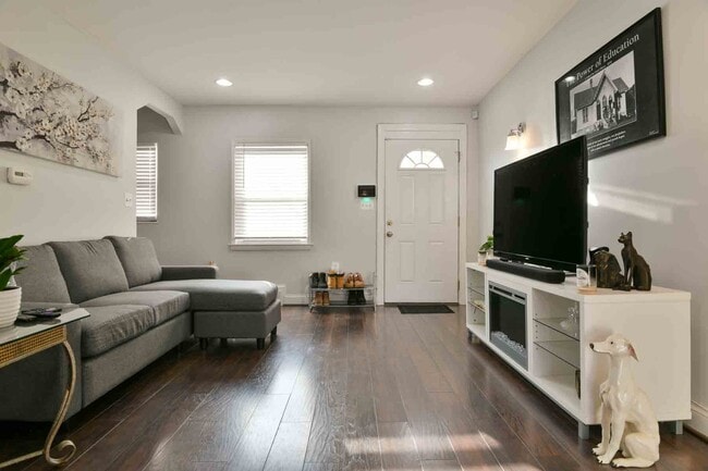 Photo - 132 35th St NE House