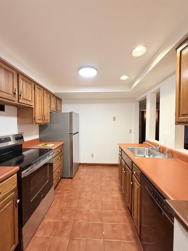 Building Photo - 175 Summer St