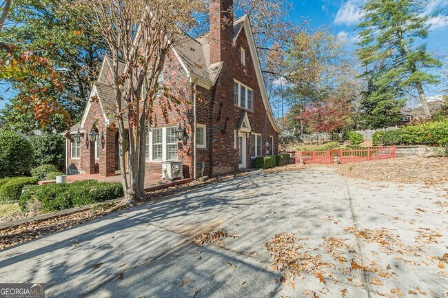 Building Photo - 1957 Walker Ave