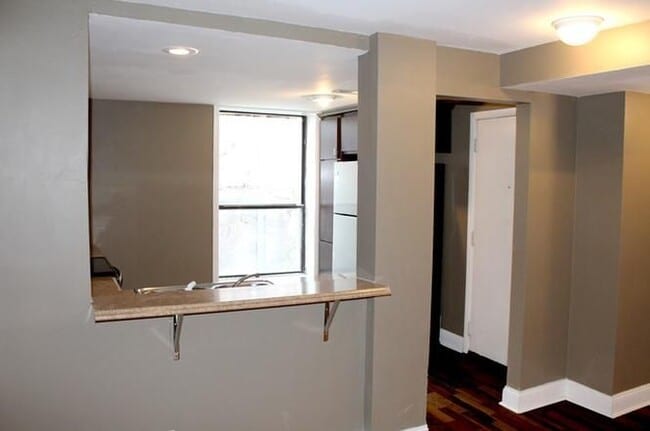 Building Photo - 6100 S Dorchester Ave
