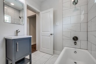 Building Photo - 2221 Rosewood St