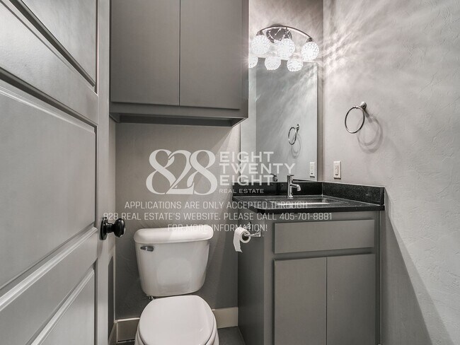 Foto del edificio - West Normans Best Kept Secret! 3 bd/2.5 bath Beautiful Townhome!
