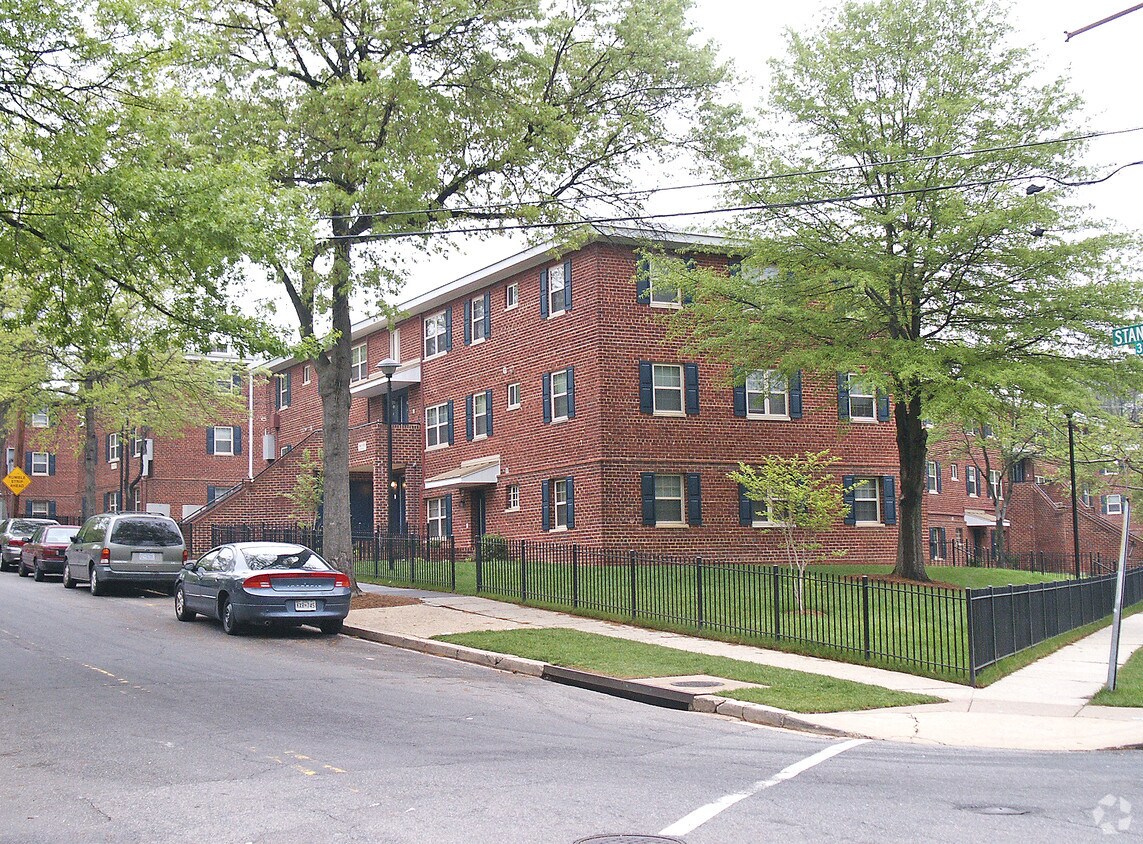 Foto del edificio - Hunter Pines Apartments