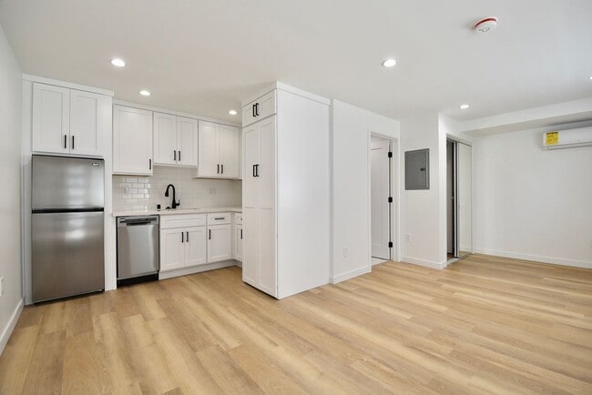 Foto del edificio - 2119 Elsinore St