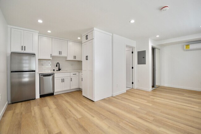 Building Photo - 2119