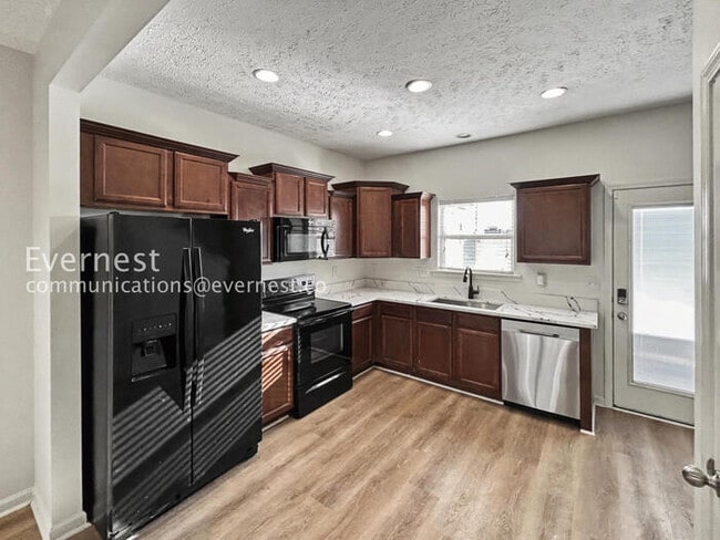 Foto del edificio - 1522 Sprucedale Dr