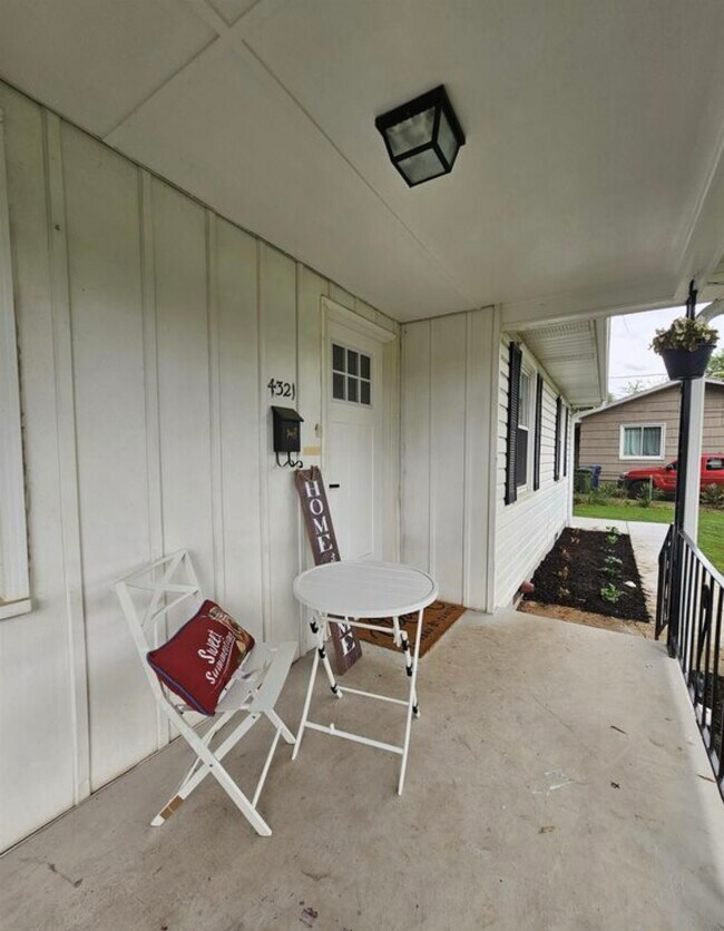 Foto del edificio - 4321 Arlington Ct NW