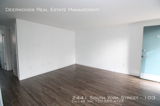 Foto del edificio - 2441 S York St