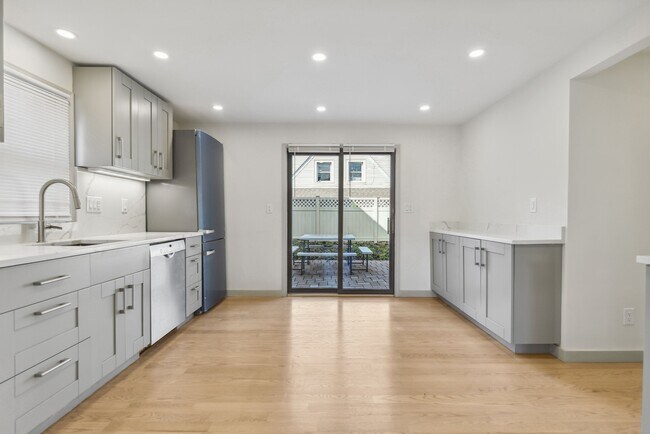 Building Photo - 2441 1st St