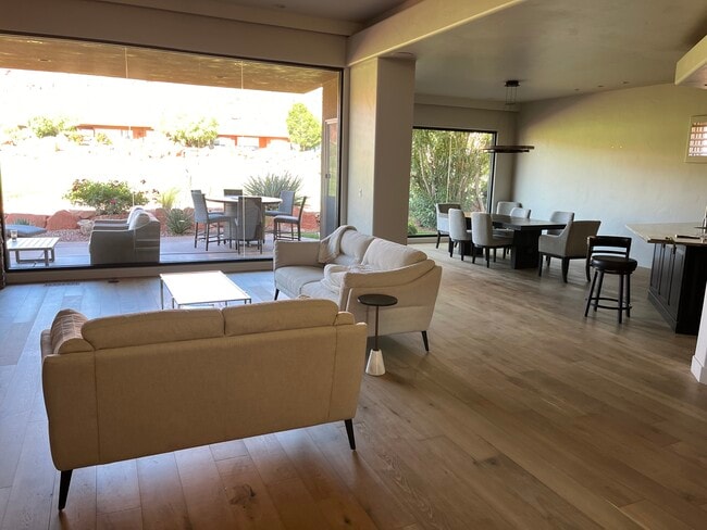 Building Photo - 2410 W Entrada Trl