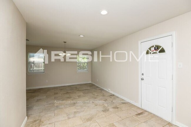 Building Photo - HOME FOR RENT!!