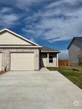 Building Photo - 2813 Peony Dr