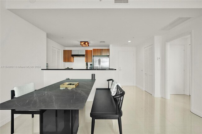 Building Photo - 300 S Biscayne Blvd