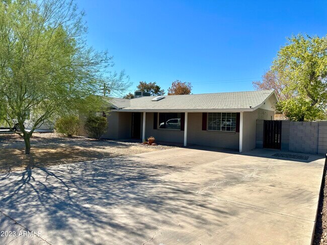 Foto del edificio - 543 W 17th St