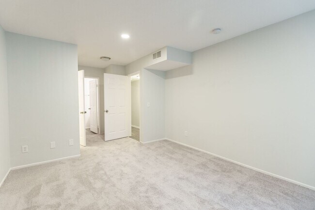 Interior Photo - 816 S. Bundy Dr