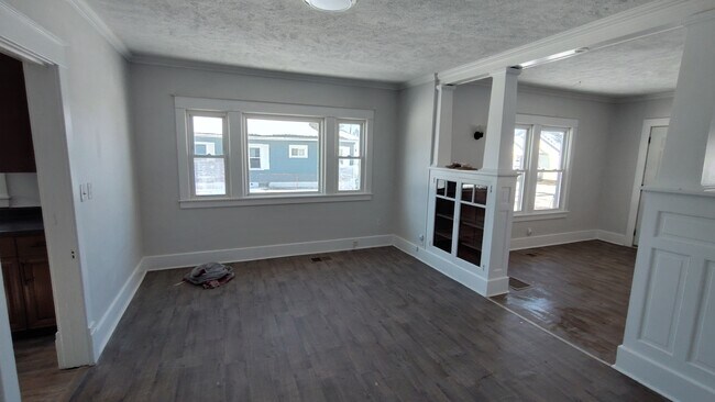 Building Photo - 941 E Richmond St