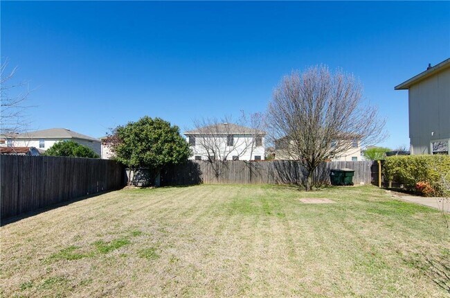 Foto del edificio - 915 Churchill Farms Dr
