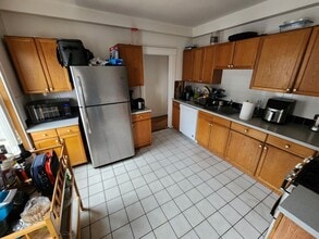 Building Photo - 202 Kelton St