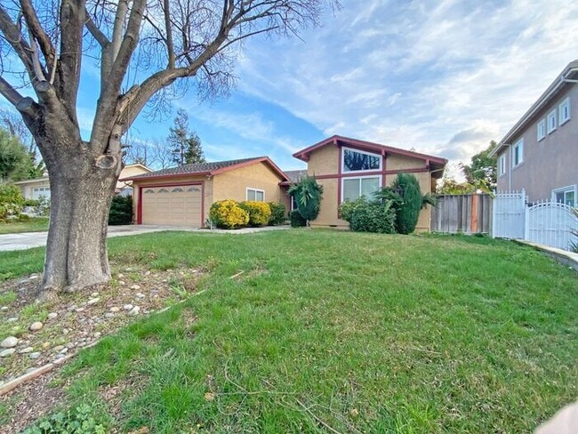 Photo - 3042 Fowler Rd House