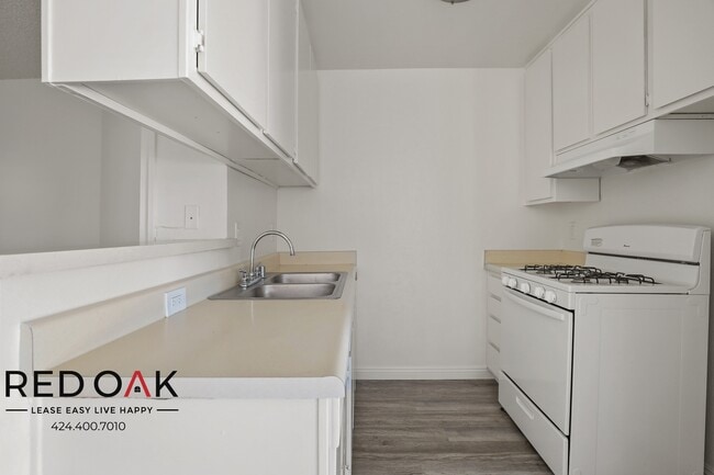 Building Photo - 8309 Cedros Ave