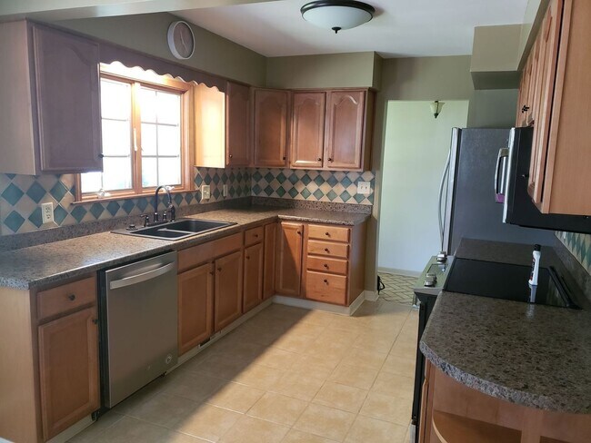 Foto del edificio - 4-bedroom, 2 bathroom unfurnished home in Stevensville