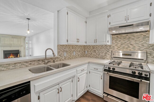 Foto del edificio - 8600 Tuscany Ave