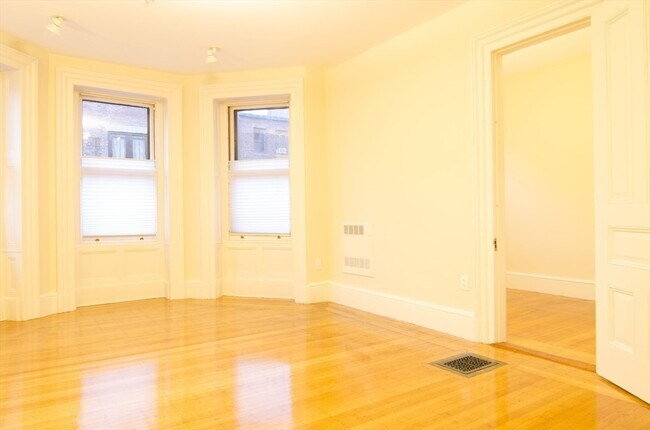 Building Photo - 406 Marlborough St