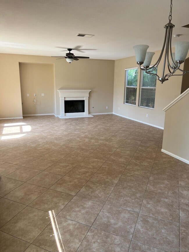 Building Photo - 1546 Glenwood Springs Ave