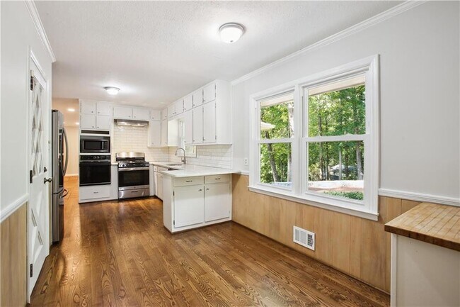 Building Photo - 2555 Landeau Cir