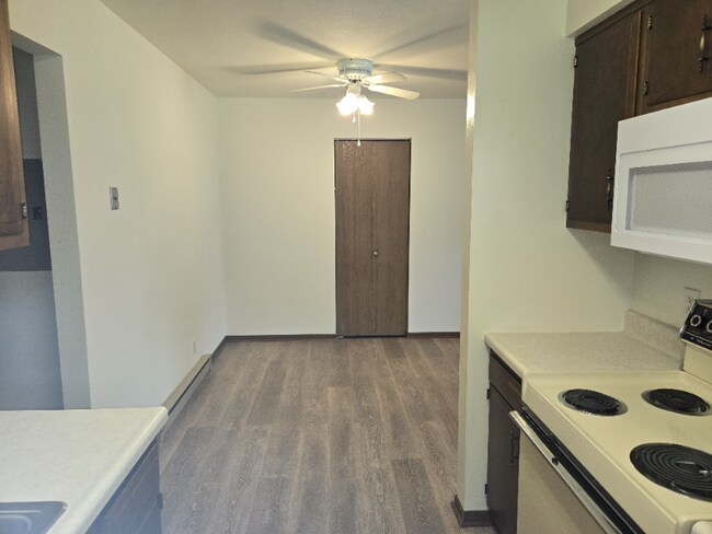 Foto del edificio - 4030 Elmhurst Rd