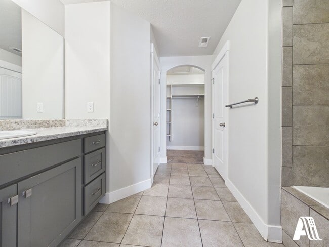 Building Photo - 14447 S Quiet Shade Dr