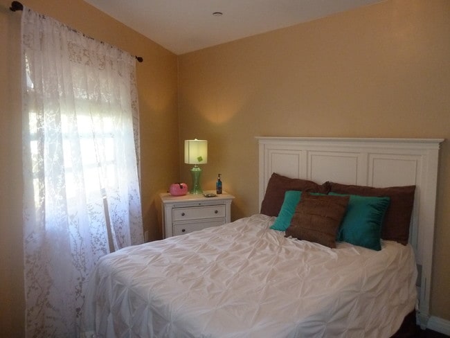 Building Photo - 1250 Edris Dr