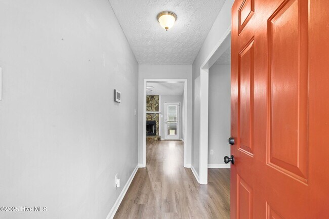 Foto del edificio - 7313 Pebblebrook Dr