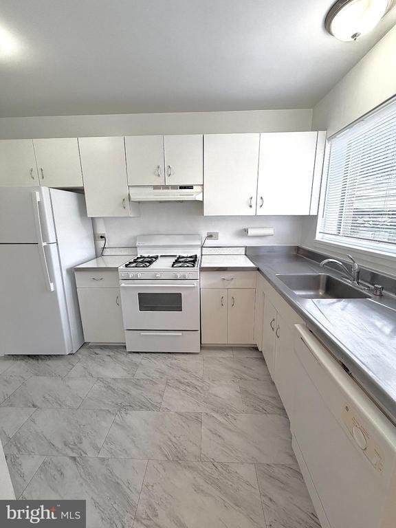 Foto del edificio - 10661 Weymouth St