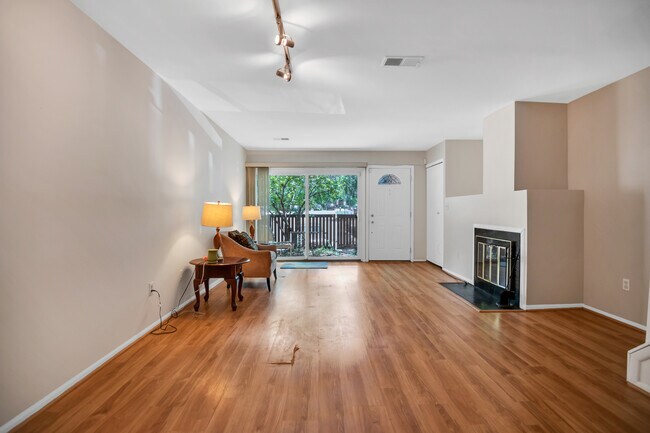 Foto del edificio - 3944 Woodhue Pl