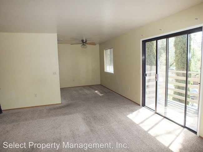 Building Photo - 3384 La Canada Dr
