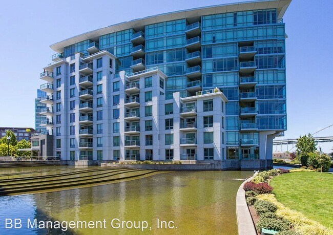 Foto del edificio - 3 br, 2 bath House - 1310 NW Naito Parkway...