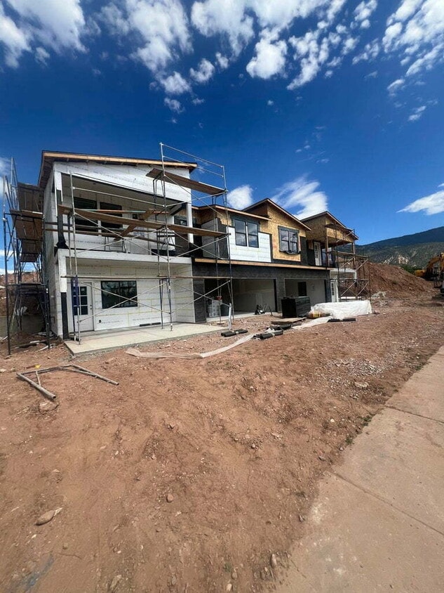 Building Photo - This is the master suite room with an ensu...