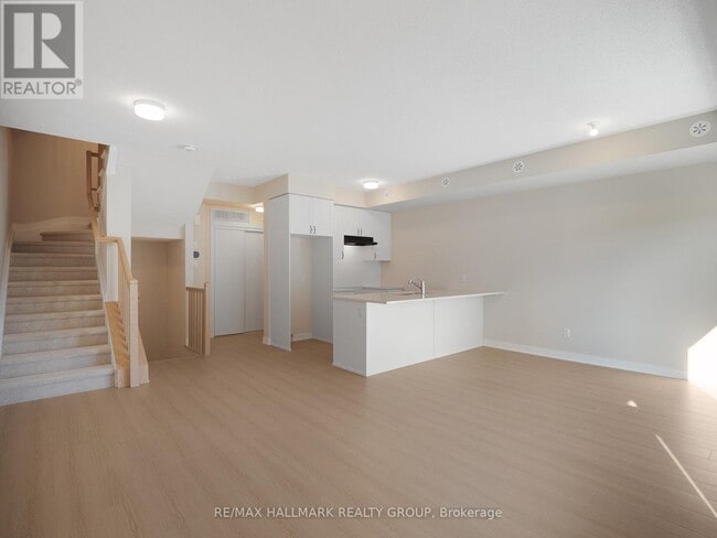 Building Photo - 420 Mishi Private