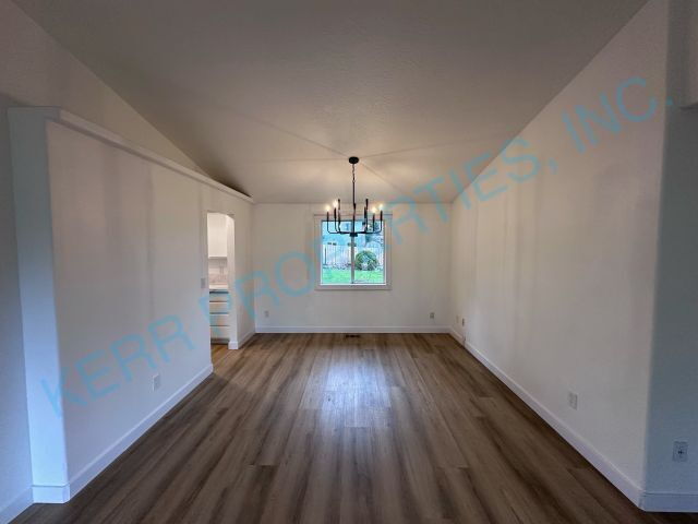 Building Photo - Charming 3-Bed Home with 2.5 Baths in Troutdale - Your Spacious Retreat Awaits!